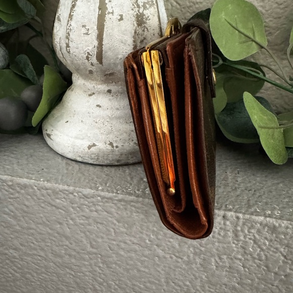 Louis Vuitton vintage compact kiss lock wallet - Picture 5 of 16